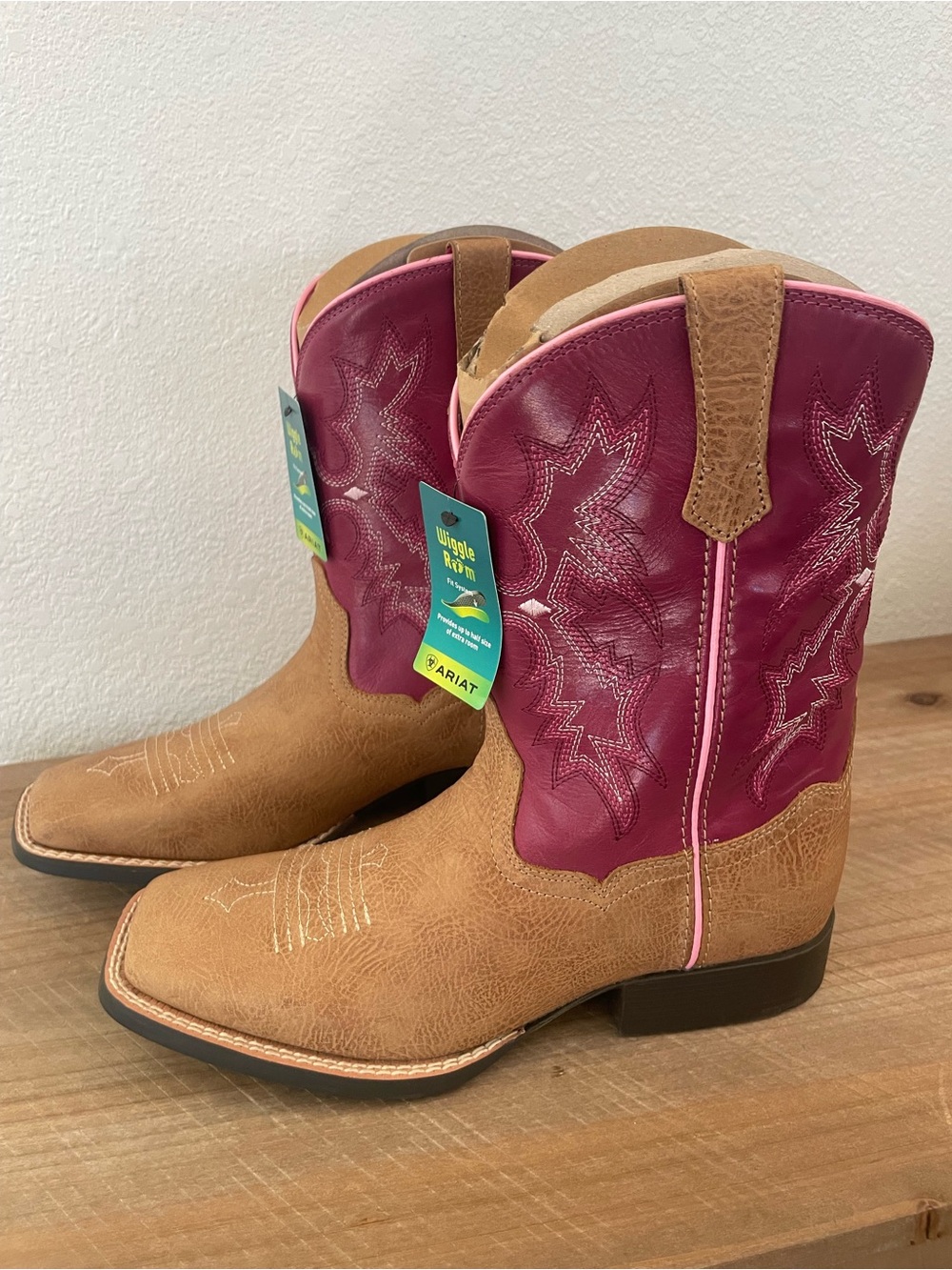 NIB ARIAT youth Tombstone western cowboy boots pink size 6 37.5 EUR